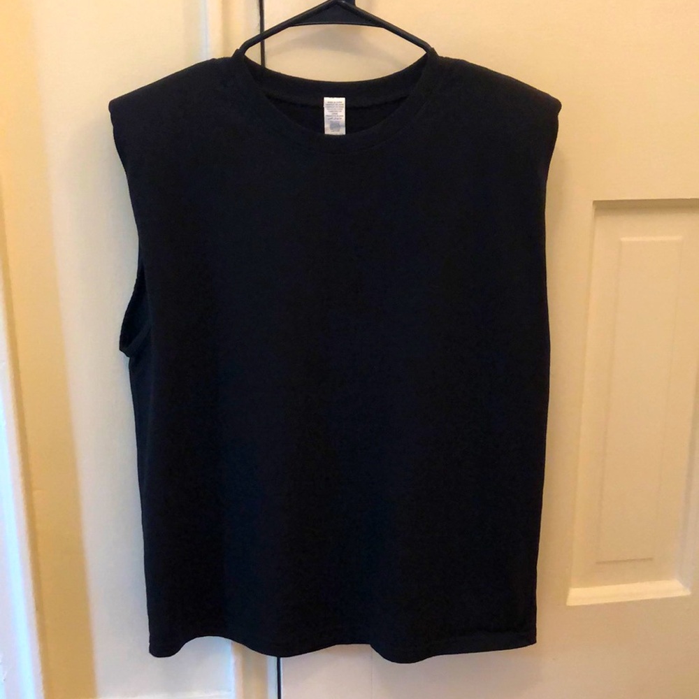 Alo Headliner Shoulder Pad Sleeveless Tee